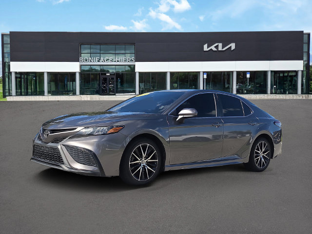 Used 2021 Toyota Camry SE FWD image 2