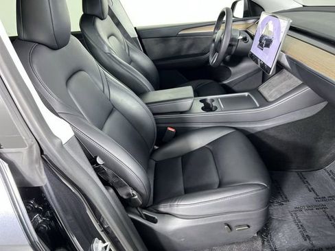 Used 2024 Tesla Model Y 2WD image 27