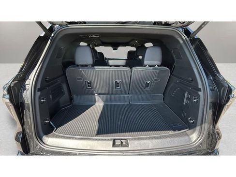 Used 2025 Chevrolet Traverse High Country FWD image 30