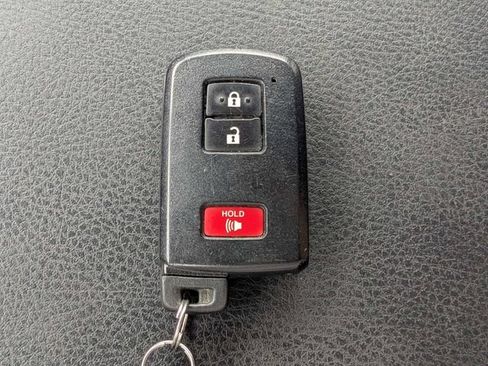 Used 2021 Toyota Tacoma TRD Off-Road AWD/4WD image 31