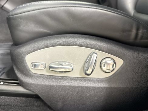 Certified 2024 Porsche Macan AWD/4WD image 40