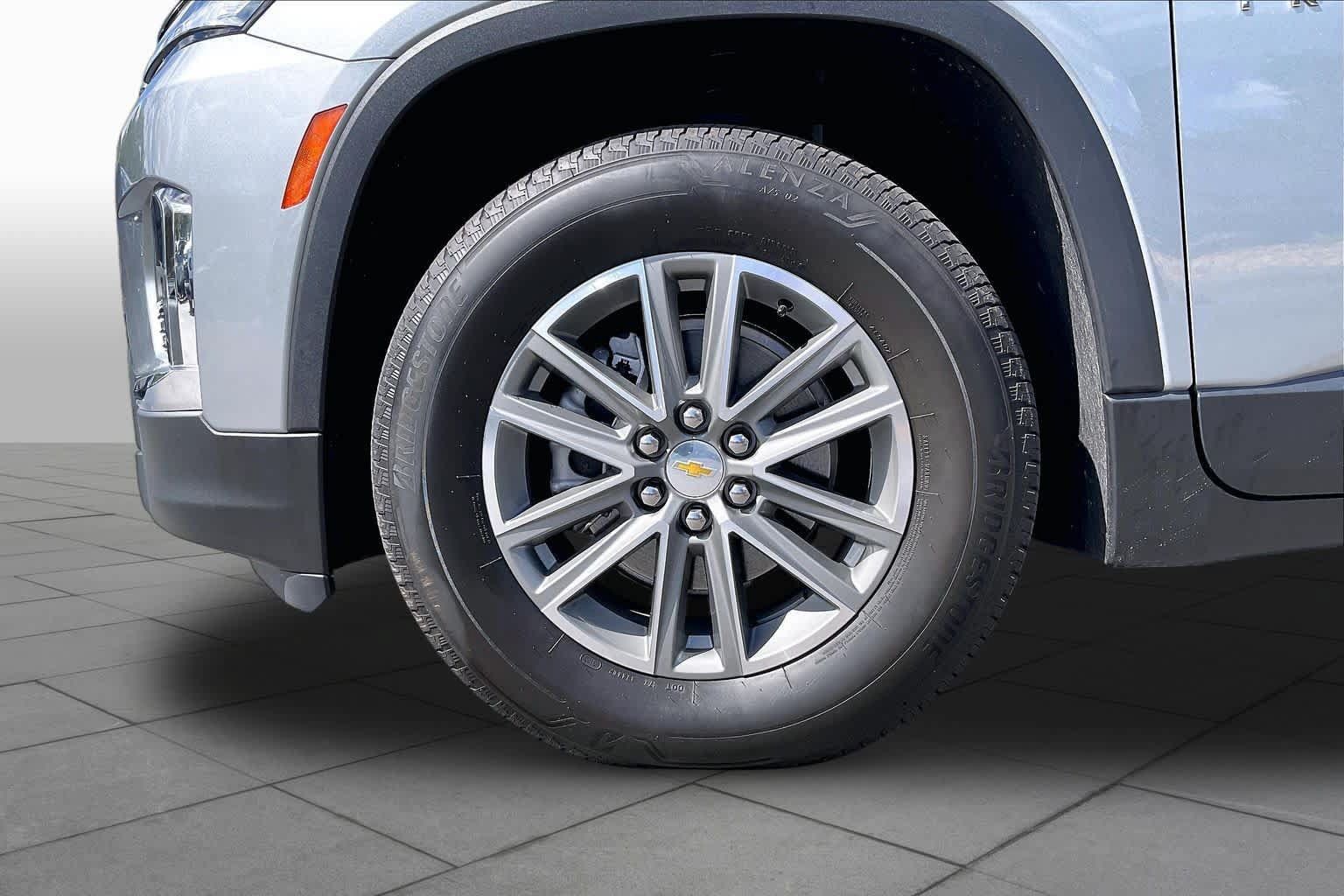Used 2023 Chevrolet Traverse LT FWD image 10