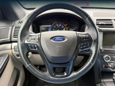 Used 2018 Ford Explorer XLT w/ Equipment Group 202A AWD/4WD image 26