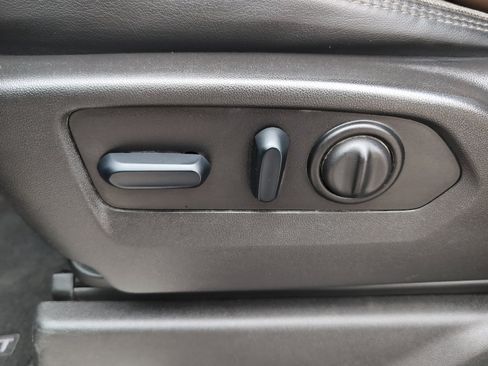 Used 2023 Chevrolet Silverado 2500 High Country image 11