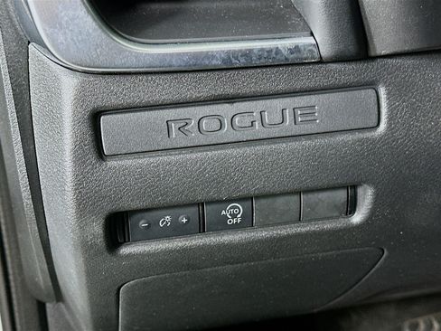 Used 2023 Nissan Rogue S FWD image 17