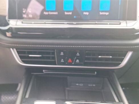 Used 2024 Volkswagen Atlas SE image 18