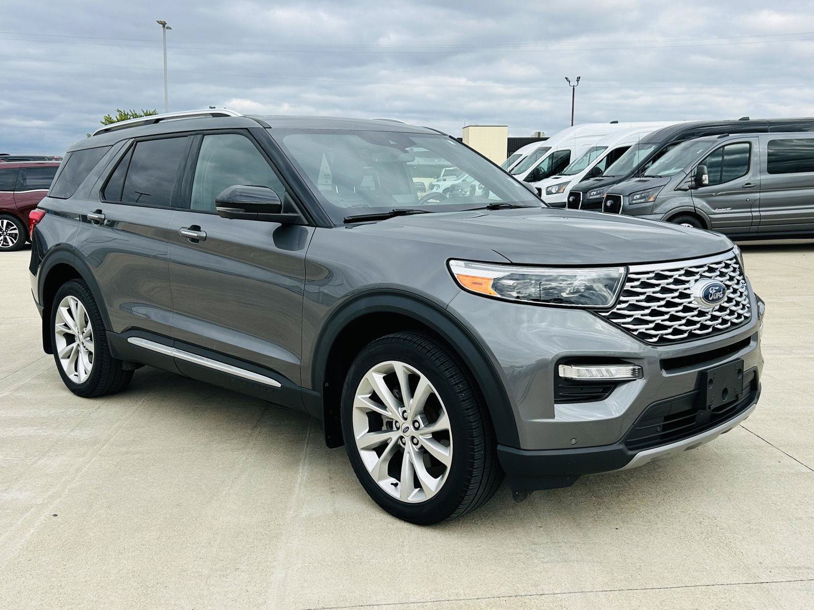 Used 2023 Ford Explorer Platinum w/ Technology Package AWD/4WD image 2