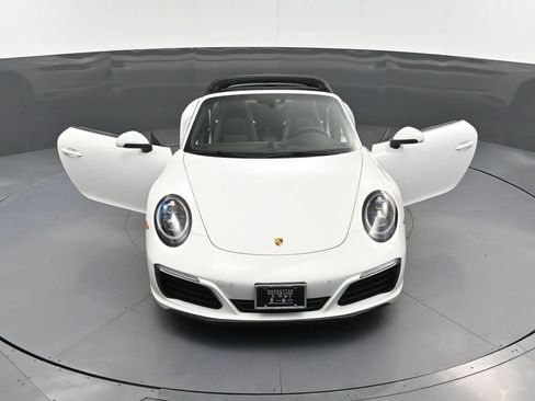 Certified 2019 Porsche 911 Targa 4 AWD/4WD image 33