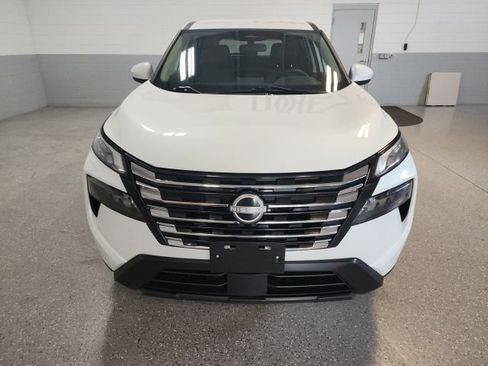 Used 2024 Nissan Rogue SV AWD/4WD image 11