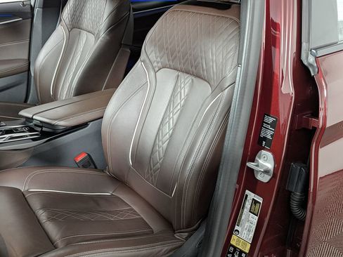 Used 2021 BMW M550i xDrive w/ Dynamic Handling Package image 18