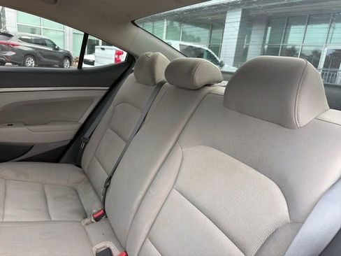 Used 2017 Hyundai Elantra SE FWD image 9