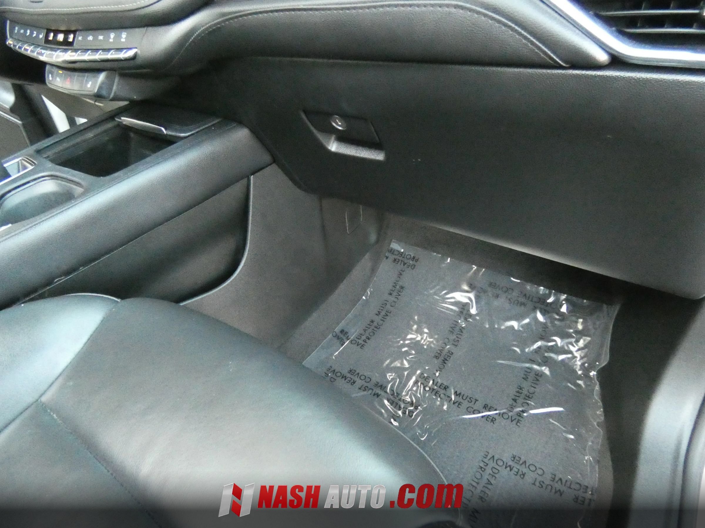 Used 2023 Cadillac XT4 Luxury w/ Cold Weather Package FWD image 34