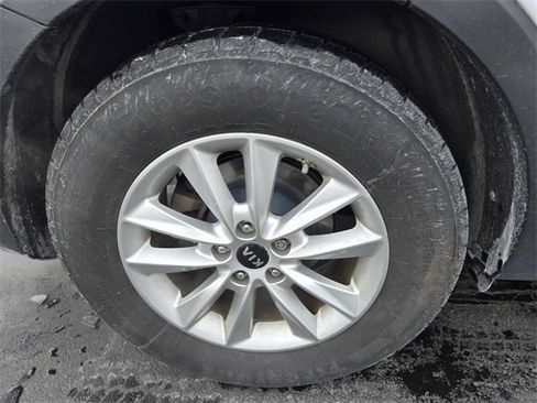 Used 2019 Kia Sorento LX w/ LX Convenience Package image 42