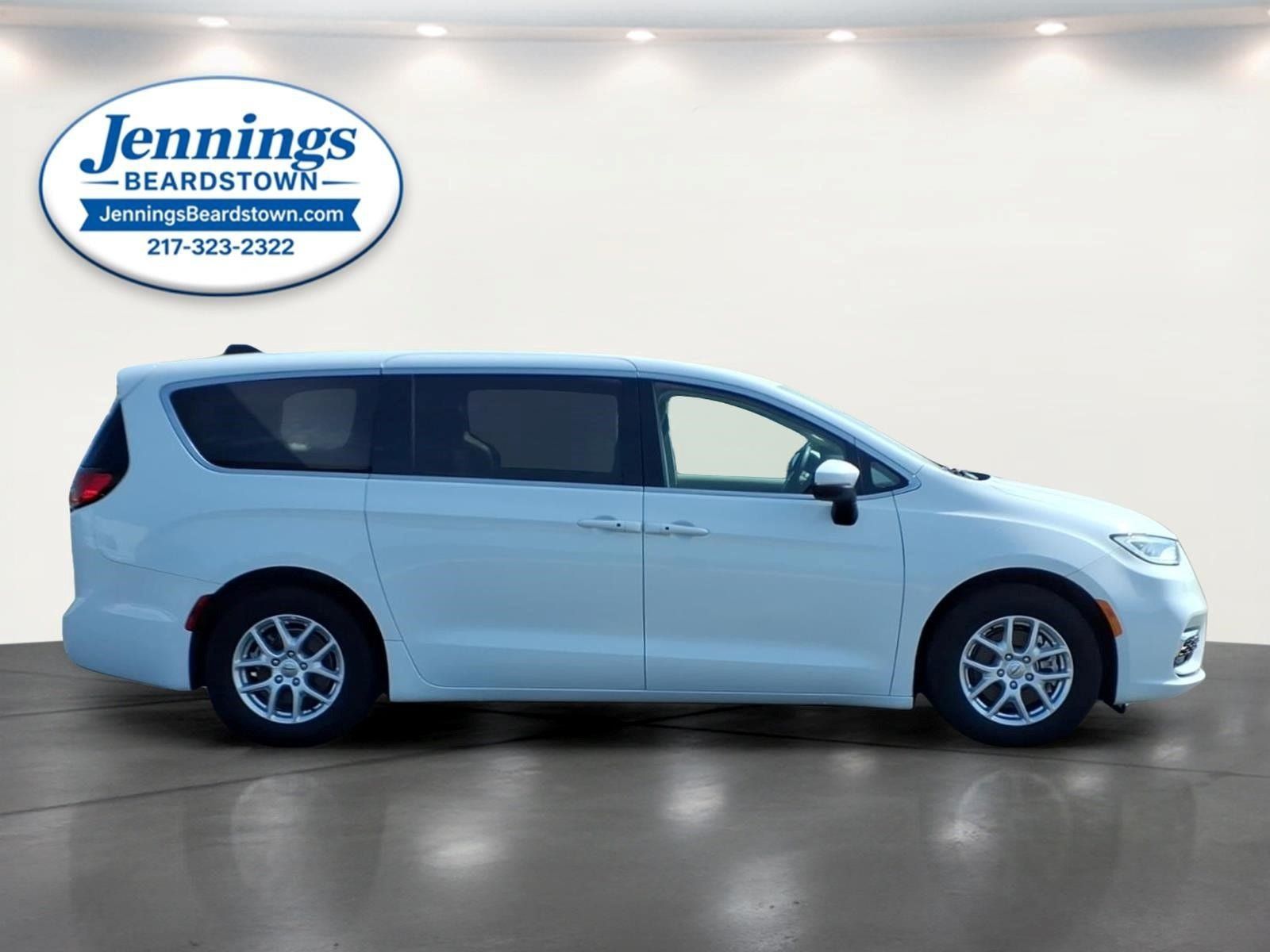 Used 2023 Chrysler Pacifica Touring-L FWD image 28
