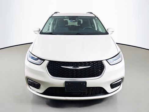 Used 2021 Chrysler Pacifica Touring image 2