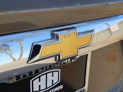 Used 2020 Chevrolet Traverse LT image 12