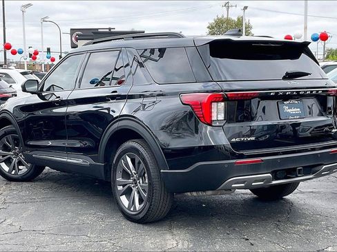 Used 2025 Ford Explorer Active w/ Active Comfort Package AWD/4WD image 9