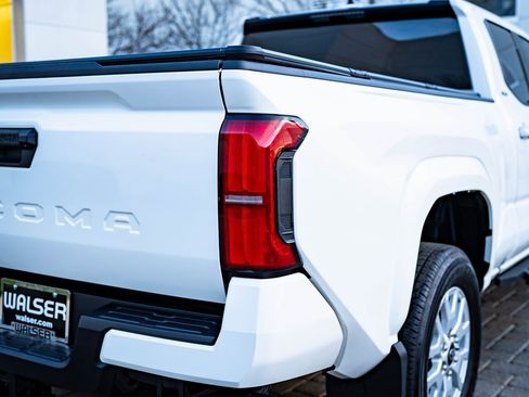 Used 2025 Toyota Tacoma SR5 image 17