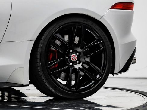 Used 2016 Jaguar F-TYPE R image 91