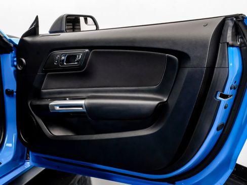 Used 2017 Ford Mustang GT image 40