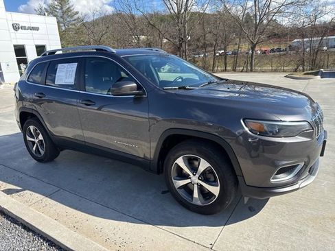 Used 2019 Jeep Cherokee Limited image 2