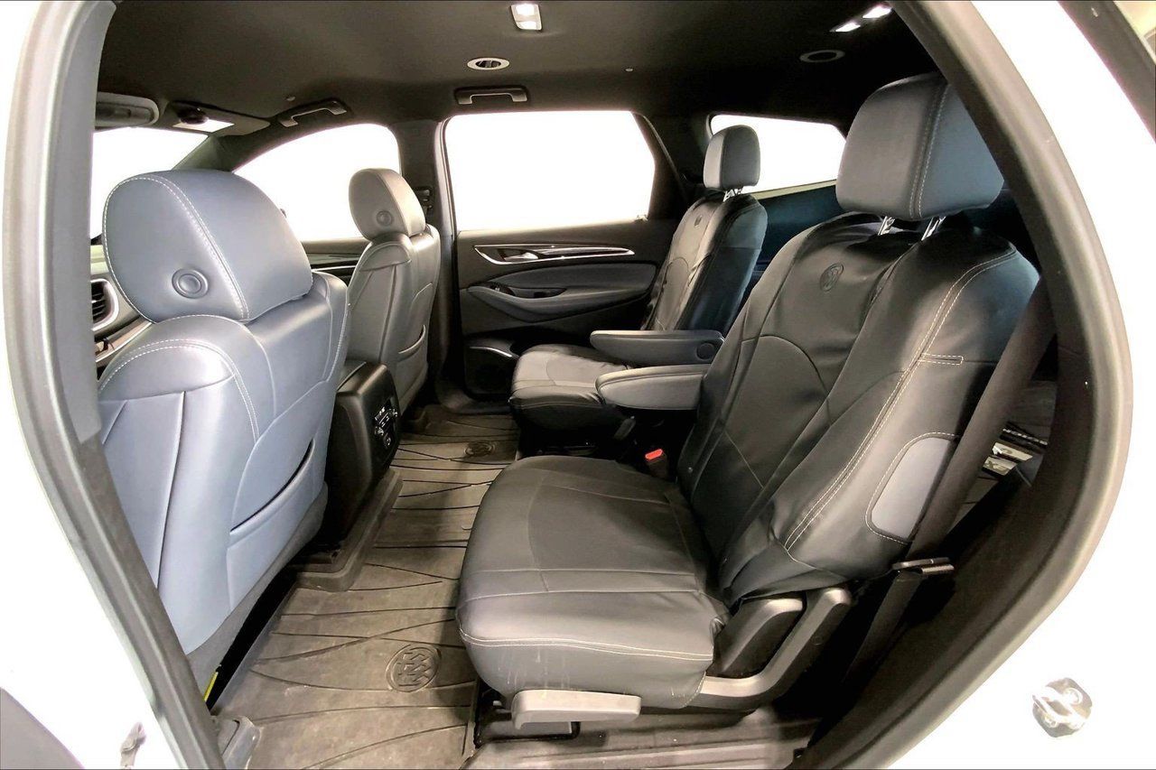 Used 2022 Buick Enclave Essence w/ Sport Touring Edition FWD image 24