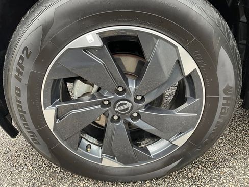 Used 2025 Nissan Rogue SV image 32