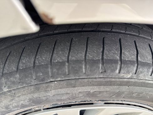 Used 2018 Toyota Corolla LE image 3