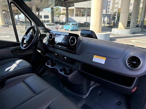 Used 2025 Mercedes-Benz Sprinter 2500 image 13