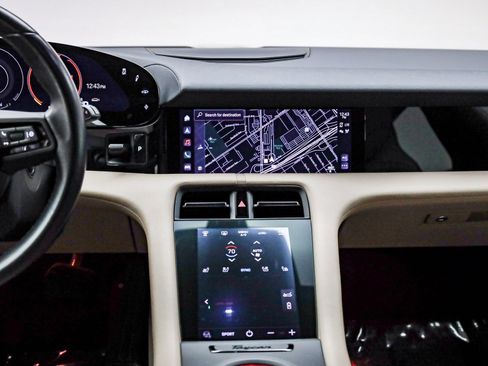 Certified 2022 Porsche Taycan 4 Cross Turismo image 18