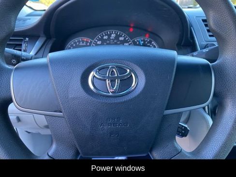 Used 2012 Toyota Camry L image 9
