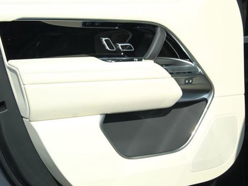 New 2026 Land Rover Range Rover Long Wheelbase SE image 20