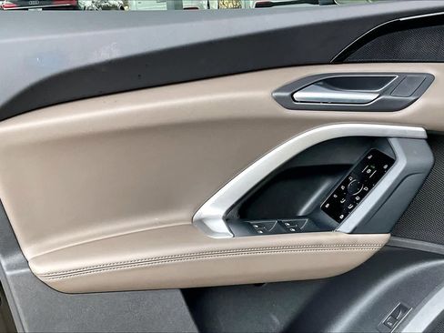 Used 2025 Audi Q5 Premium w/ Convenience Package image 21