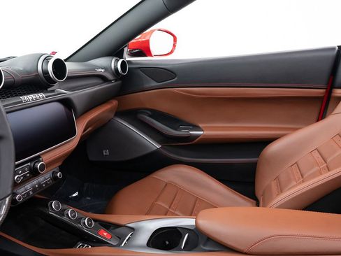 Used 2019 Ferrari Portofino RWD image 33