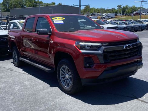 Used 2025 Chevrolet Colorado LT w/ LT Convenience Package AWD/4WD image 1