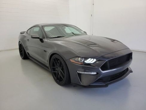 Used 2019 Ford Mustang GT RWD image 4