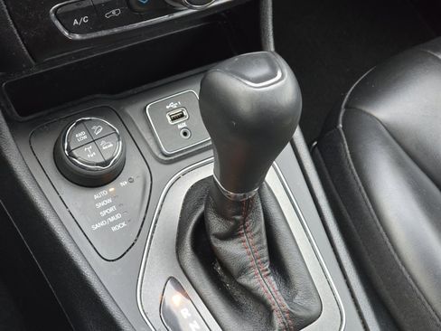 Used 2020 Jeep Cherokee Trailhawk w/ Cold Weather Group image 20