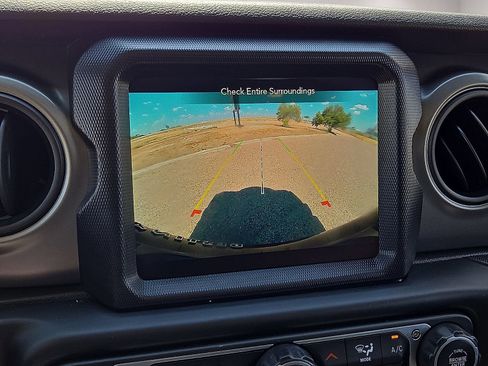 Used 2023 Jeep Wrangler Unlimited AWD/4WD image 27