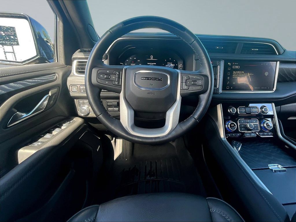 Used 2024 GMC Yukon Denali w/ Advanced Technology Package AWD/4WD image 10