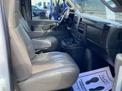 Used 2018 Chevrolet Express 2500 w/ Driver Convenience Package RWD image 17
