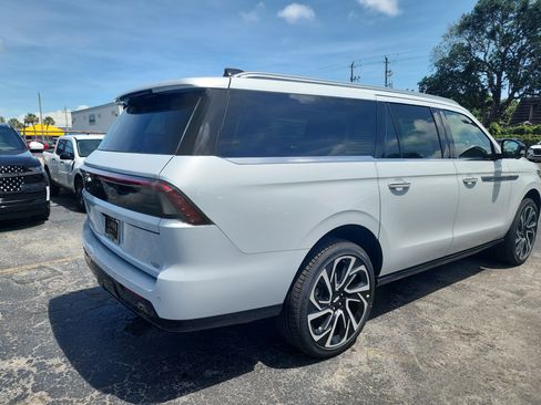 New 2026 Lincoln Navigator L Reserve AWD/4WD image 6