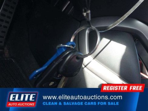 Used 2013 Hyundai Veloster w/ Style Pkg image 22