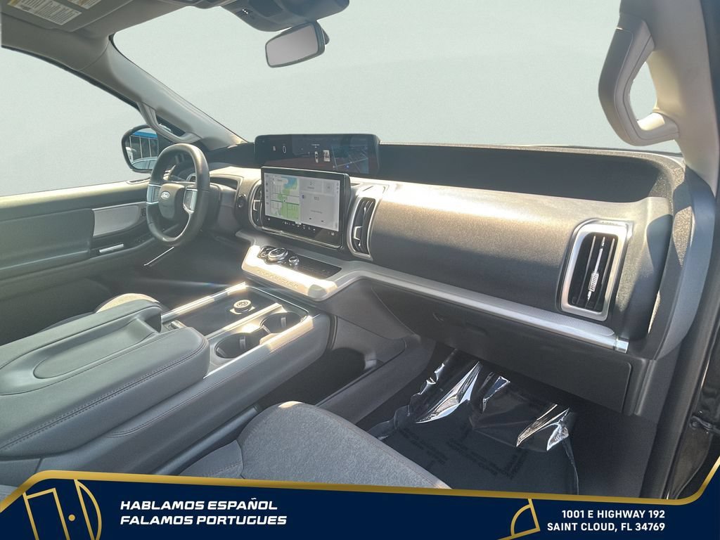 Used 2025 Ford Expedition Active AWD/4WD image 5