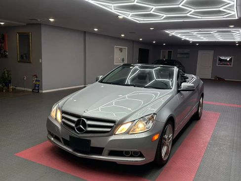 Used 2011 Mercedes-Benz E 350 Cabriolet image 2
