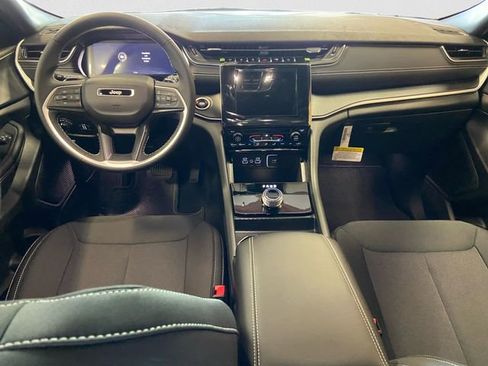 New 2025 Jeep Grand Cherokee Laredo image 11