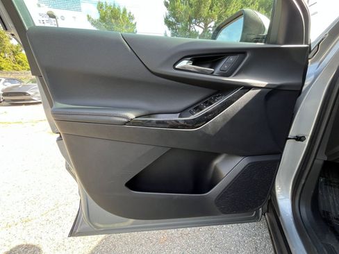 Used 2025 Chevrolet Equinox LT image 18