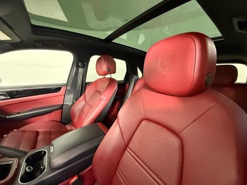 Used 2022 Porsche Cayenne image 7