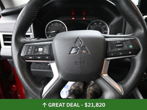 Used 2024 Mitsubishi Outlander SE image 39