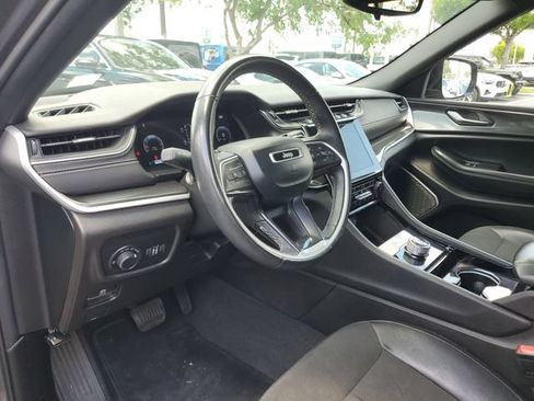 Used 2022 Jeep Grand Cherokee L Laredo RWD image 19