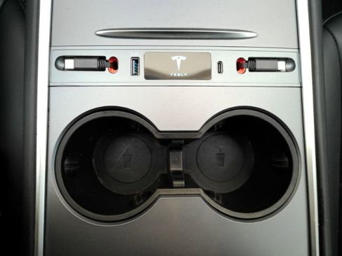 Used 2025 Tesla Model Y Long Range AWD/4WD image 45